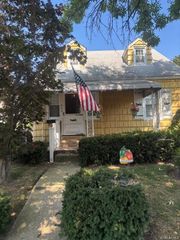 545 6th Avenue, New Hyde Park, NY 11040