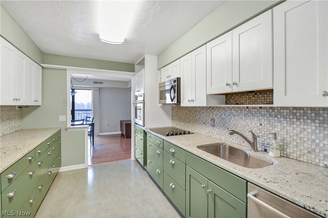 12550 Lake Avenue 805, Lakewood, OH 44107