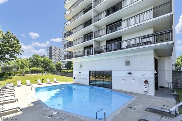 12550 Lake Avenue 805, Lakewood, OH 44107