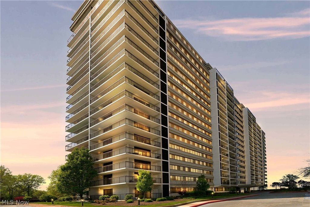 12550 Lake Avenue 805, Lakewood, OH 44107