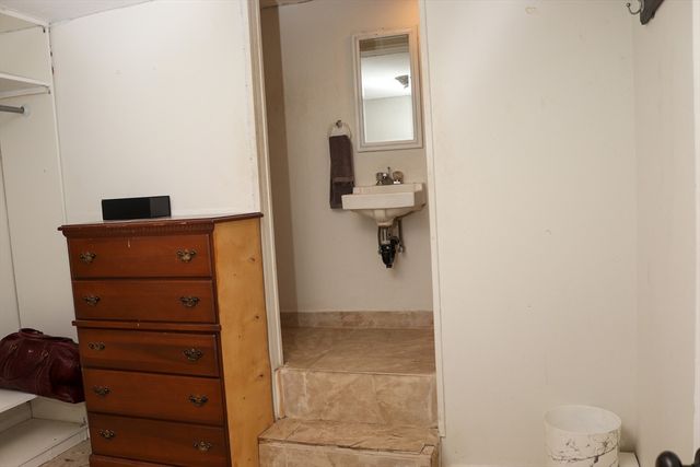 35 Pearl St, Fitchburg, MA 01420