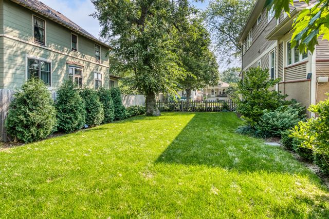 1169 S Taylor Avenue, Oak Park, IL 60304