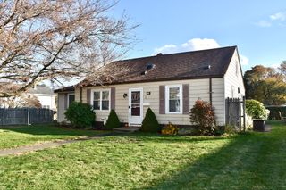 11 Lawton St, Fairhaven, MA 02719