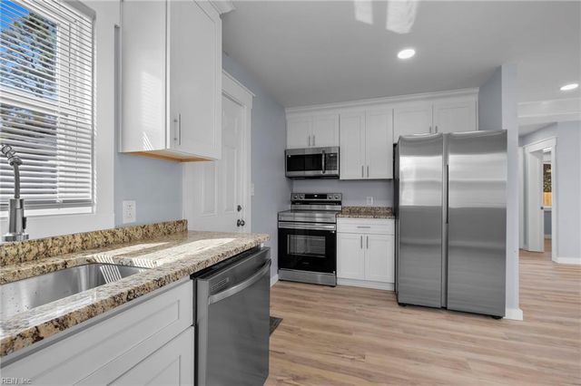 8249 Simons DR, Norfolk, VA 23505