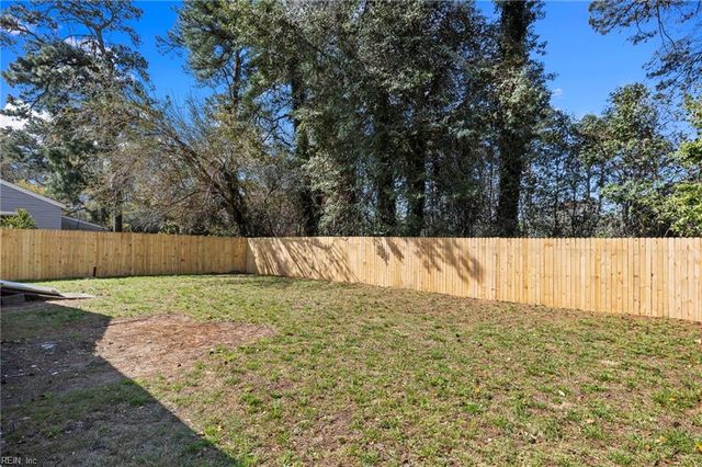 8249 Simons DR, Norfolk, VA 23505