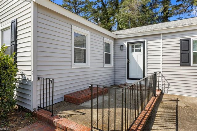 8249 Simons DR, Norfolk, VA 23505