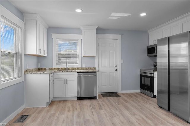 8249 Simons DR, Norfolk, VA 23505