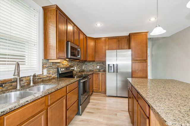 3947 Valencia Lane, Chaska, MN 55318