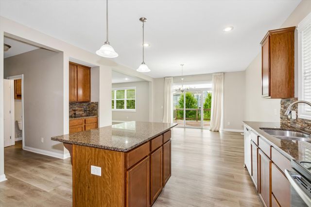 3947 Valencia Lane, Chaska, MN 55318