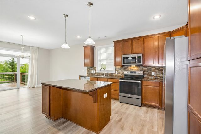 3947 Valencia Lane, Chaska, MN 55318