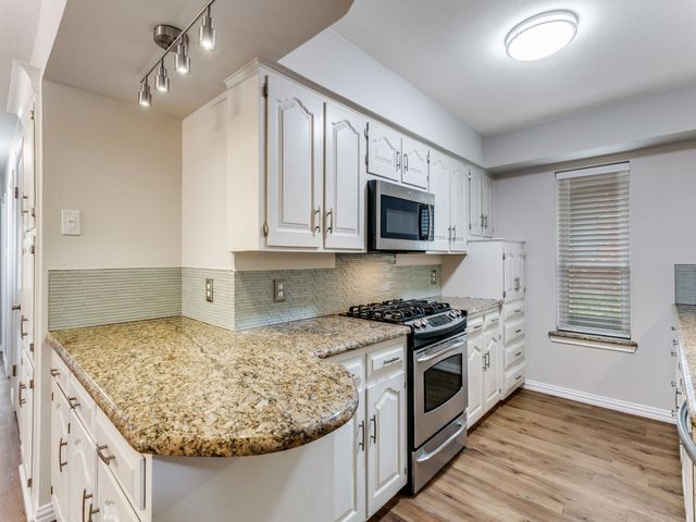 2521 Lone Star Lane, Grapevine, TX 76051