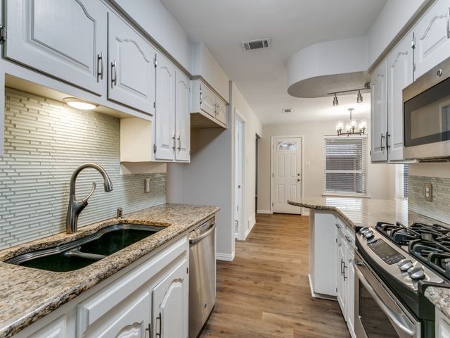 2521 Lone Star Lane, Grapevine, TX 76051