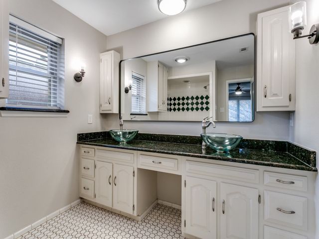 2521 Lone Star Lane, Grapevine, TX 76051