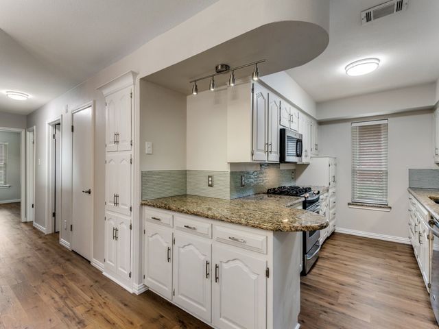 2521 Lone Star Lane, Grapevine, TX 76051