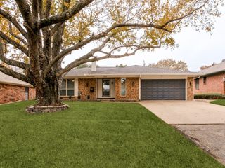 2521 Lone Star Lane, Grapevine, TX 76051