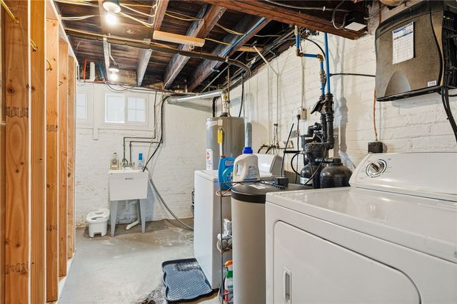 1284 Corporation St, Beaver, PA 15009