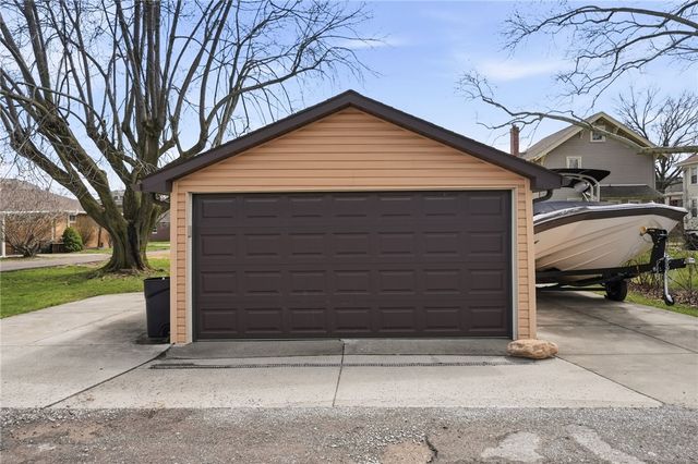 1284 Corporation St, Beaver, PA 15009