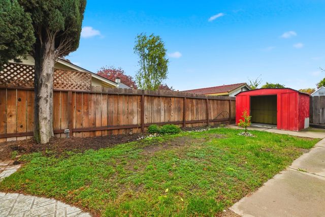 1416 Buttonwillow Dr, Modesto, CA 95355