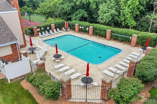 1034 Alpine Ridge Drive G6, Ballwin, MO 63021