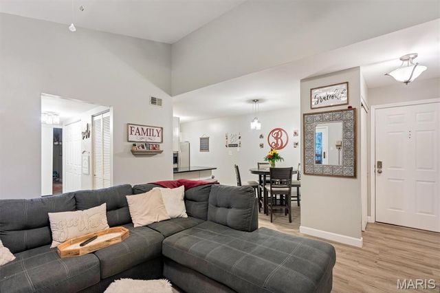 1034 Alpine Ridge Drive G6, Ballwin, MO 63021