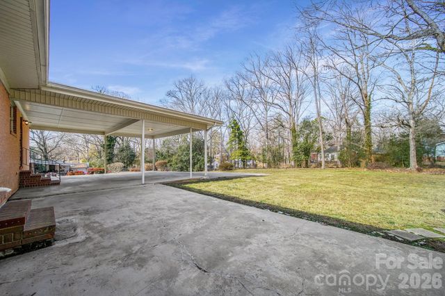 701 E Oakwood Avenue, Albemarle, NC 28001