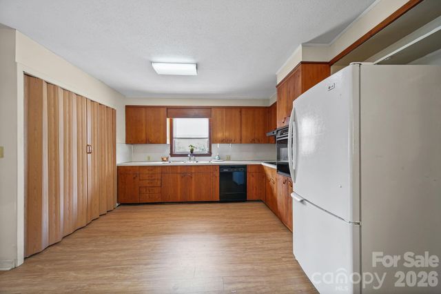 701 E Oakwood Avenue, Albemarle, NC 28001