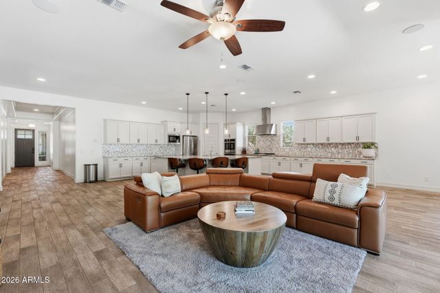2912 E BLOOMFIELD Parkway, Gilbert, AZ 85296