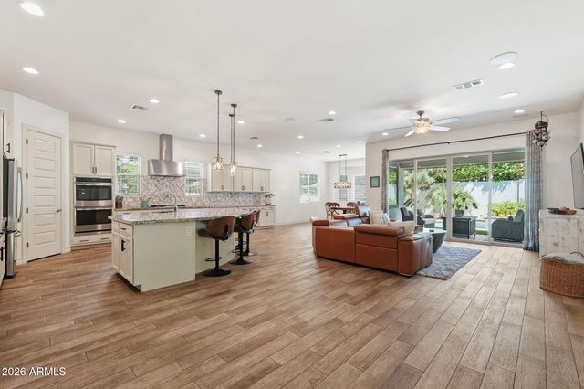 2912 E BLOOMFIELD Parkway, Gilbert, AZ 85296