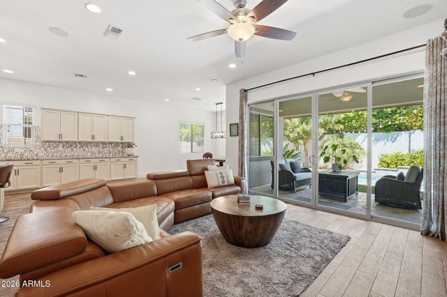 2912 E BLOOMFIELD Parkway, Gilbert, AZ 85296