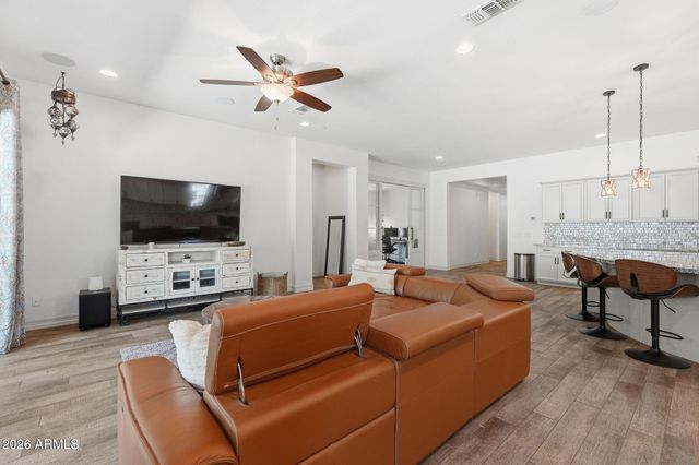 2912 E BLOOMFIELD Parkway, Gilbert, AZ 85296