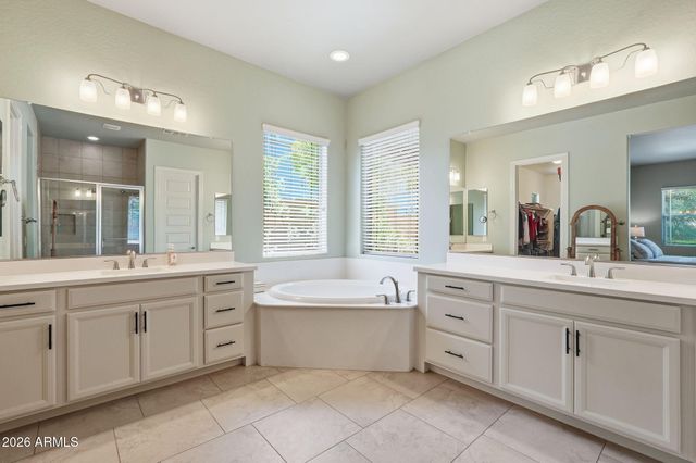 2912 E BLOOMFIELD Parkway, Gilbert, AZ 85296