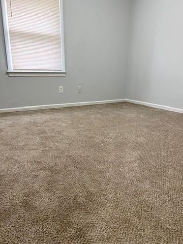 845 White Oak Court, Lawrenceville, GA 30046