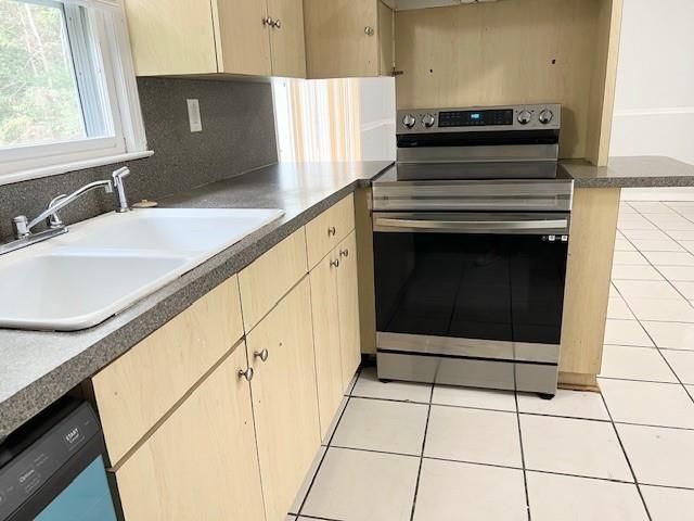 845 White Oak Court, Lawrenceville, GA 30046