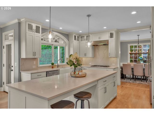 12864 Nw LILYWOOD Dr, Portland, OR 97229
