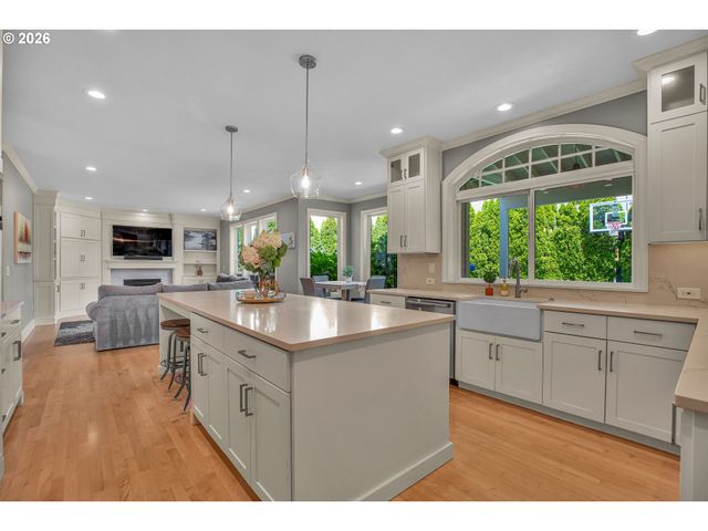 12864 Nw LILYWOOD Dr, Portland, OR 97229