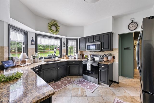 8835 Leyland Avenue NW, North Canton, OH 44720