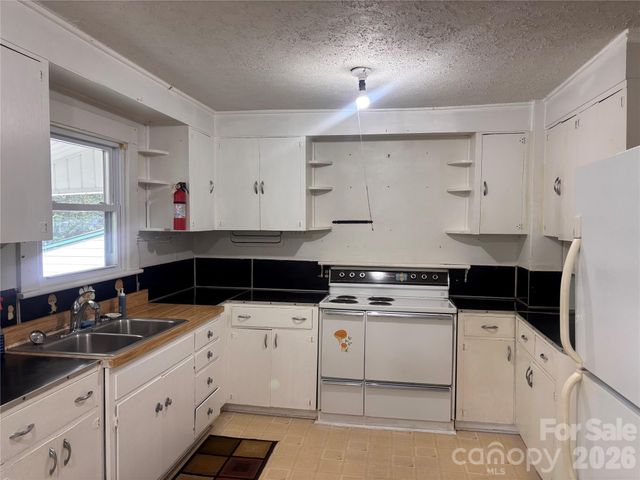 45 Briggs Road, Asheville, NC 28805