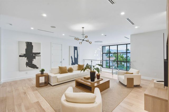 1300 NE 4TH Court, Boca Raton, FL 33432