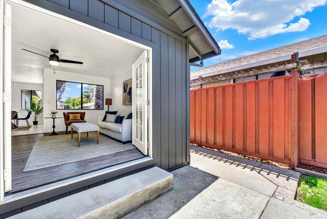 7 Bremen Ct, Napa, CA 94558