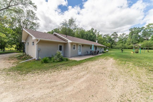 N3412 2nd Avenue, Oxford, WI 53952
