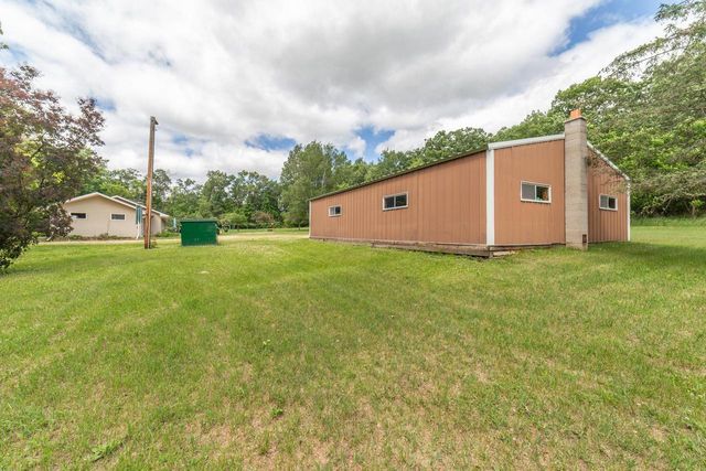 N3412 2nd Avenue, Oxford, WI 53952