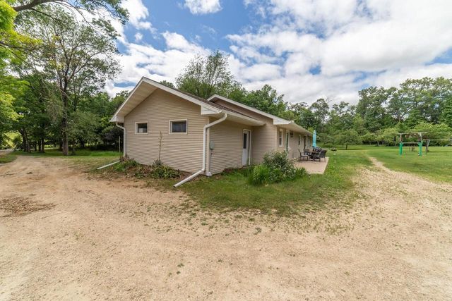 N3412 2nd Avenue, Oxford, WI 53952