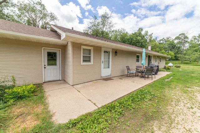 N3412 2nd Avenue, Oxford, WI 53952