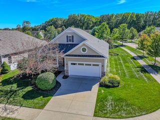 8208 Manor Gate Way, Mentor, OH 44060