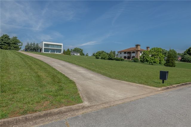 2283 N Malcolm Lane, Fayetteville, AR 72701