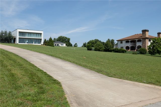2283 N Malcolm Lane, Fayetteville, AR 72701