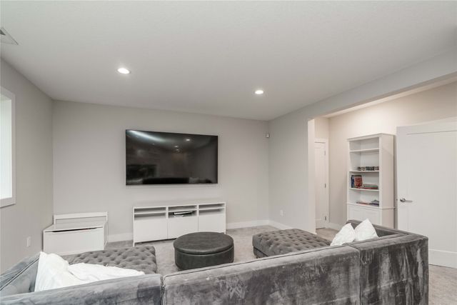 401 Oakford Lane, Polk City, IA 50226