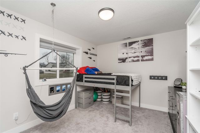 401 Oakford Lane, Polk City, IA 50226