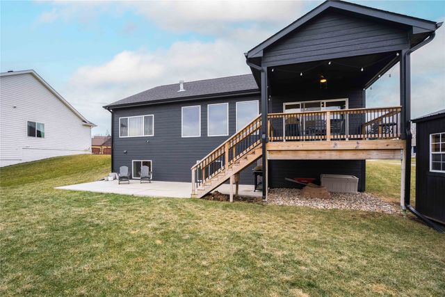401 Oakford Lane, Polk City, IA 50226