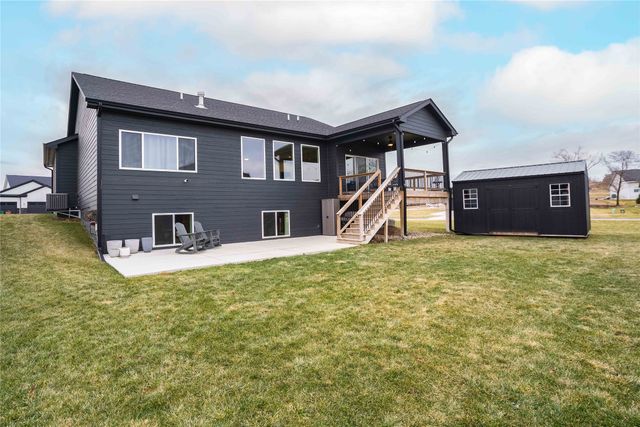 401 Oakford Lane, Polk City, IA 50226